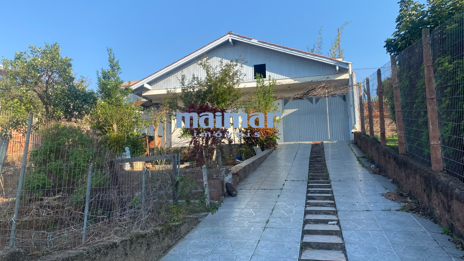 CASA COM EXCELENTE TERRENO