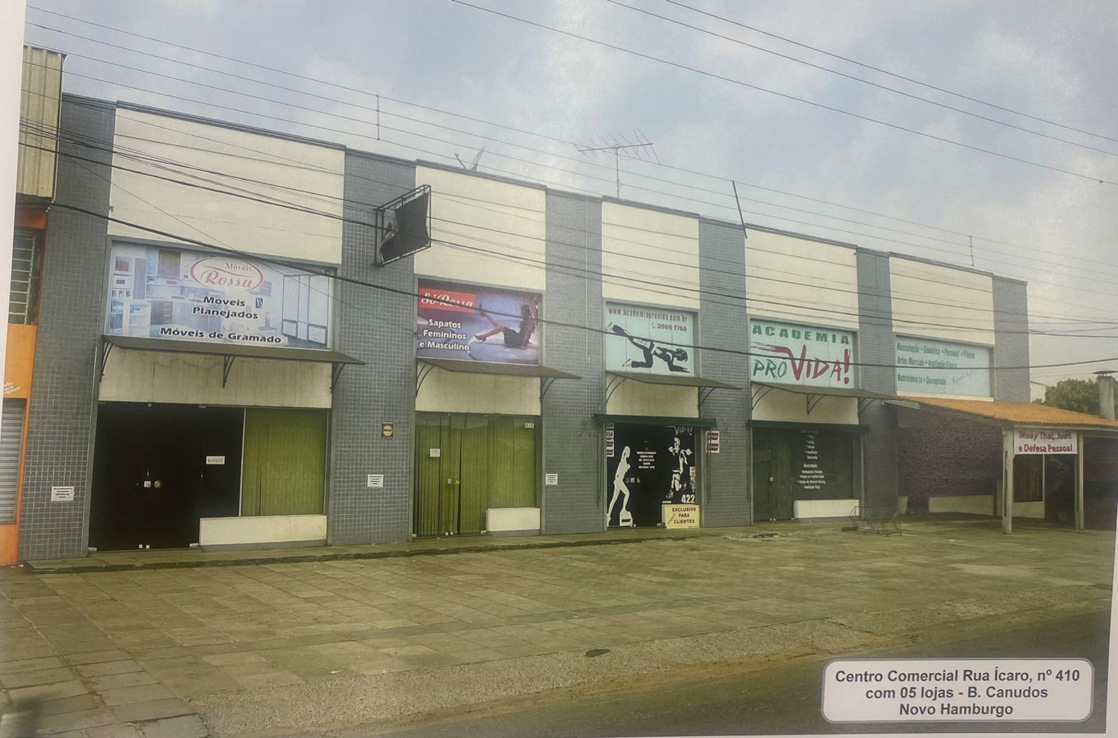 Centro Comercial com 5 Lojas